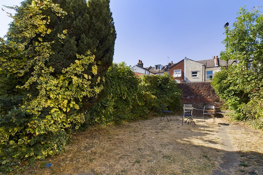 5 bed semidetached house for sale in Wilton Avenue, Southampton SO15