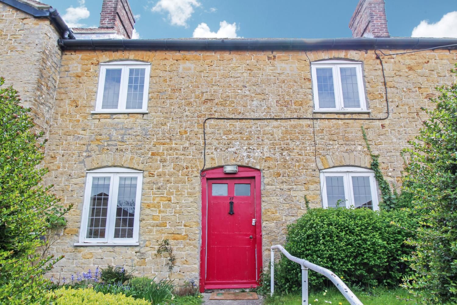 2 bed terraced house to rent in East Street, Milborne Port, Sherborne