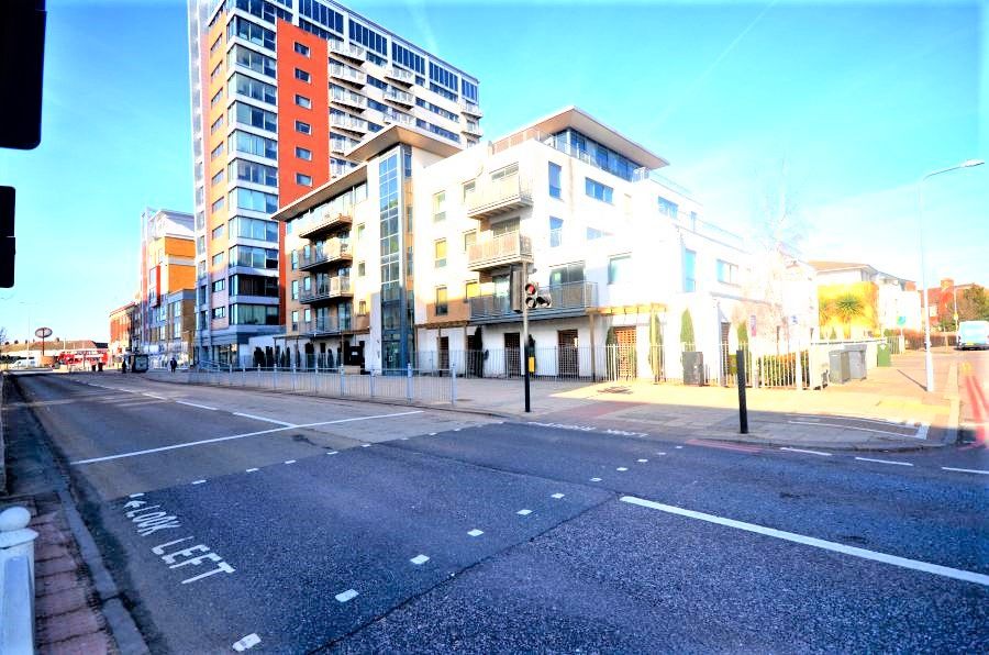 2 bed flat for sale in Eastern Avenue, Ilford IG2 Zoopla