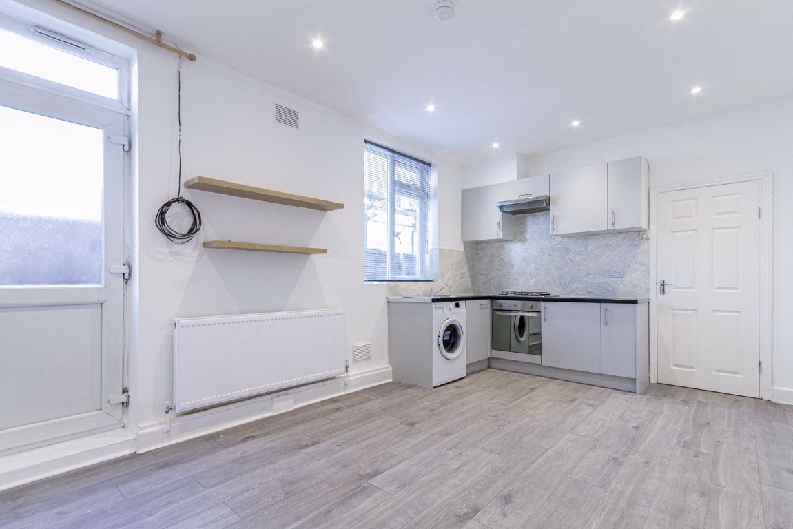 Studio to rent in Uxbridge Road, London W7 Zoopla