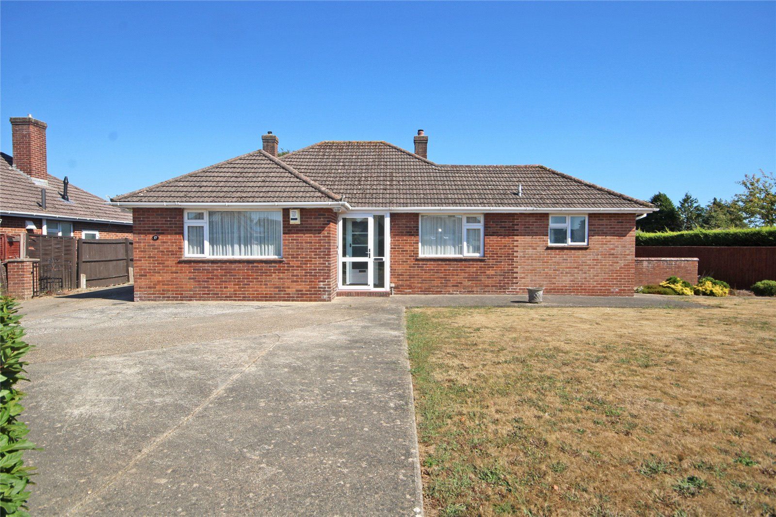 2 bed bungalow for sale in Lymington Road, New Milton, Hampshire BH25