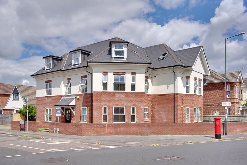 1 bed flat for sale in Road, Charminster BH8 Zoopla