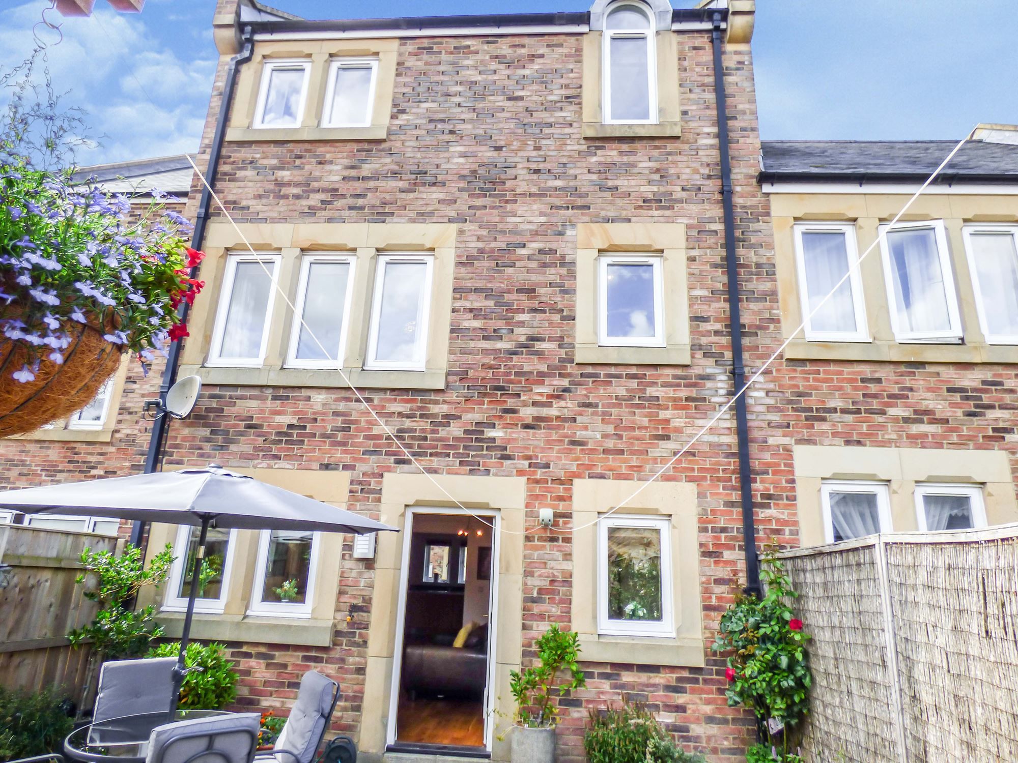 4 bed town house for sale in Mansion Heights, Gateshead NE11 Zoopla