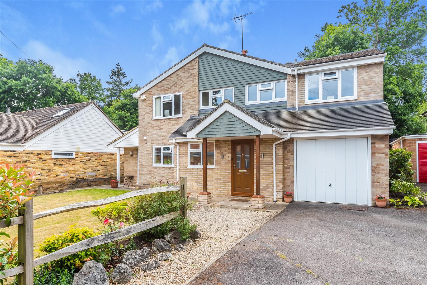 5 bed detached house for sale in Lyneham Road, Crowthorne, Berkshire