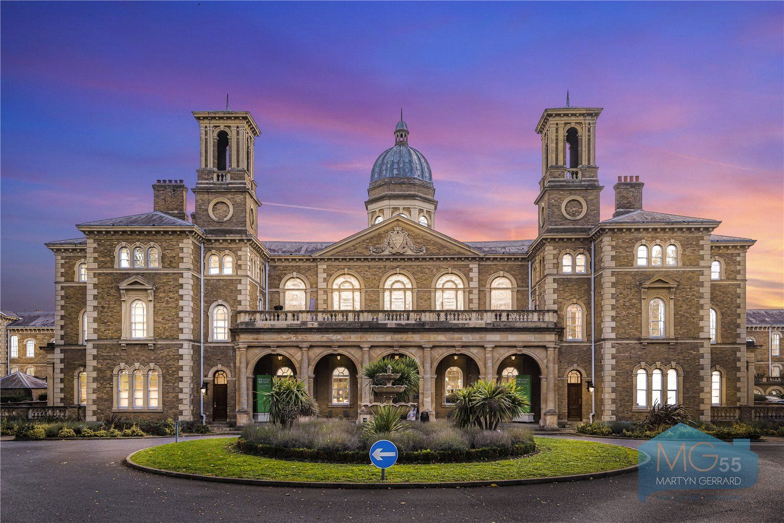 2 bed flat to rent in Princess Park Manor, Royal Drive, New Southgate, London N11 Zoopla