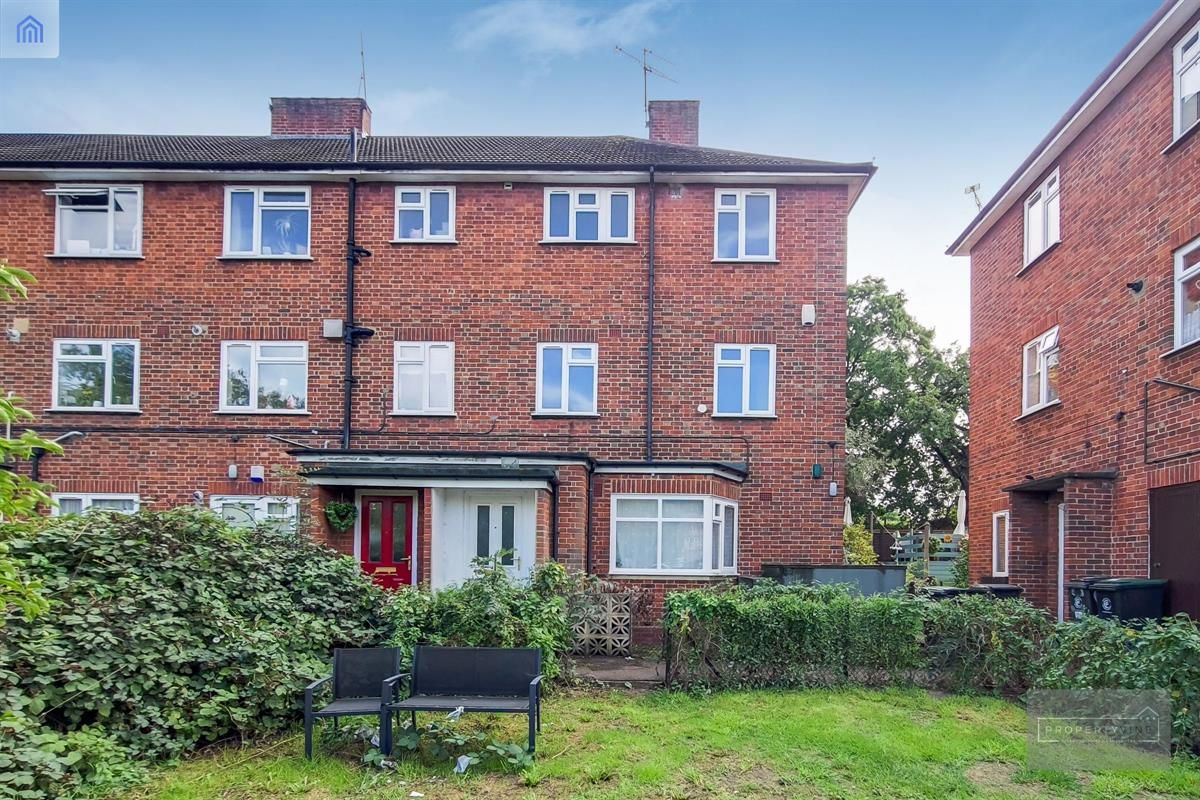 3 bed for sale in Hillyfields, Loughton IG10 Zoopla