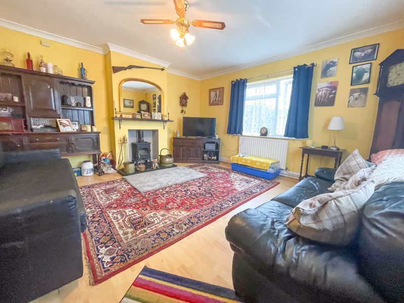 3 bed semidetached house for sale in Annesley Road, Newport Pagnell