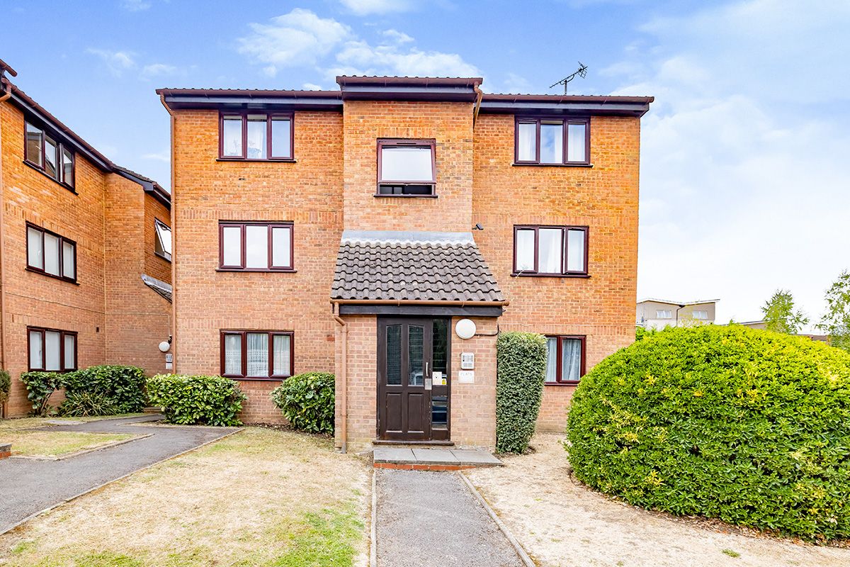 1 bed flat for sale in Solar Court, King Avenue, Watford