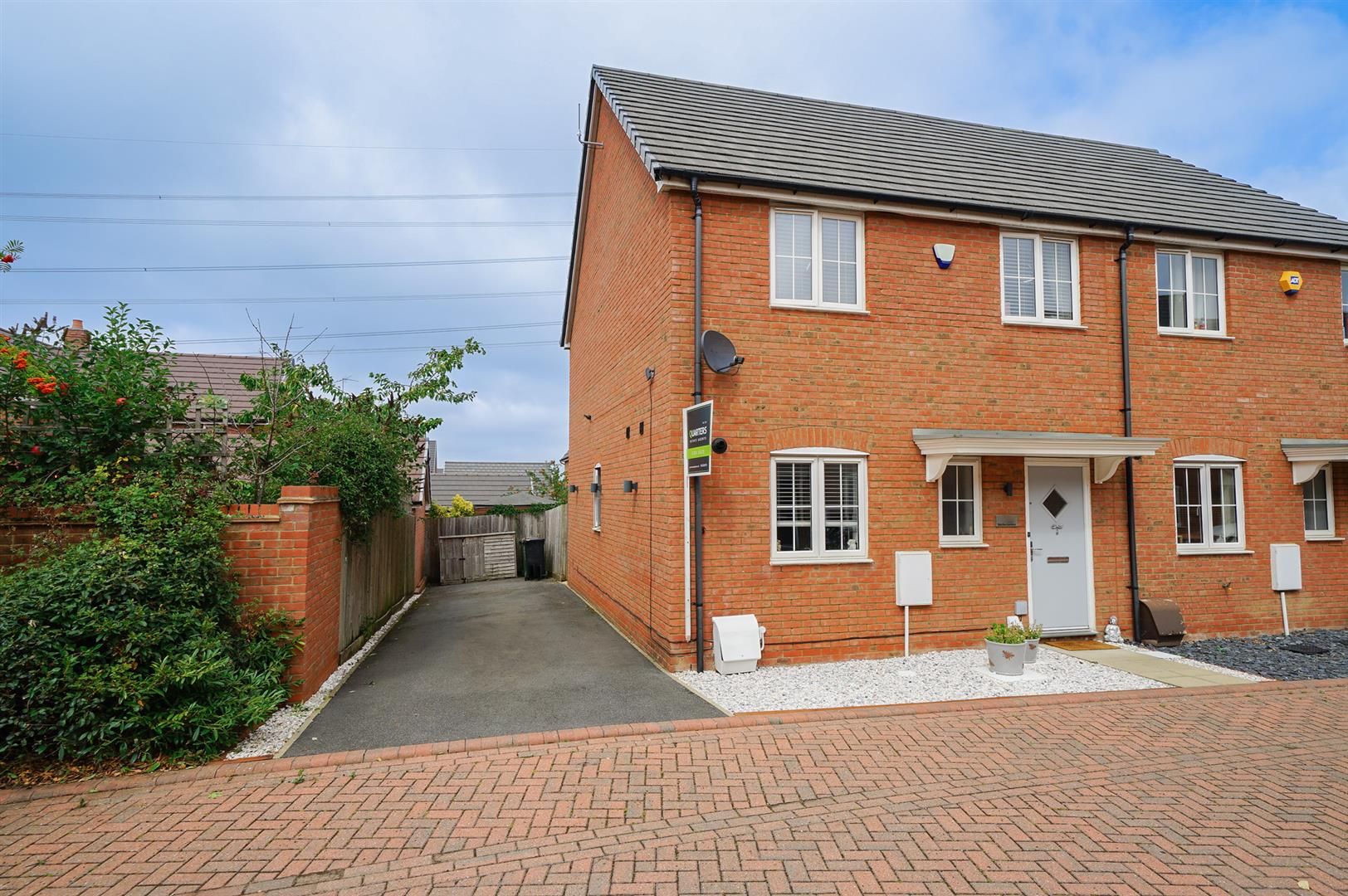 3 bed semidetached house for sale in Bacchus Gardens, Leighton Buzzard