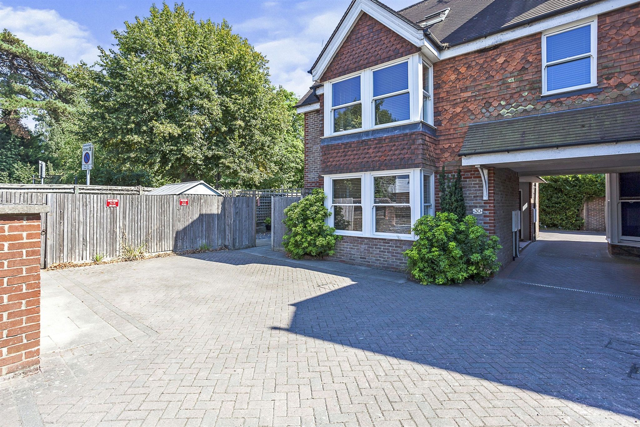2 bed end terrace house for sale in Wimblehurst Road, Horsham RH12 Zoopla