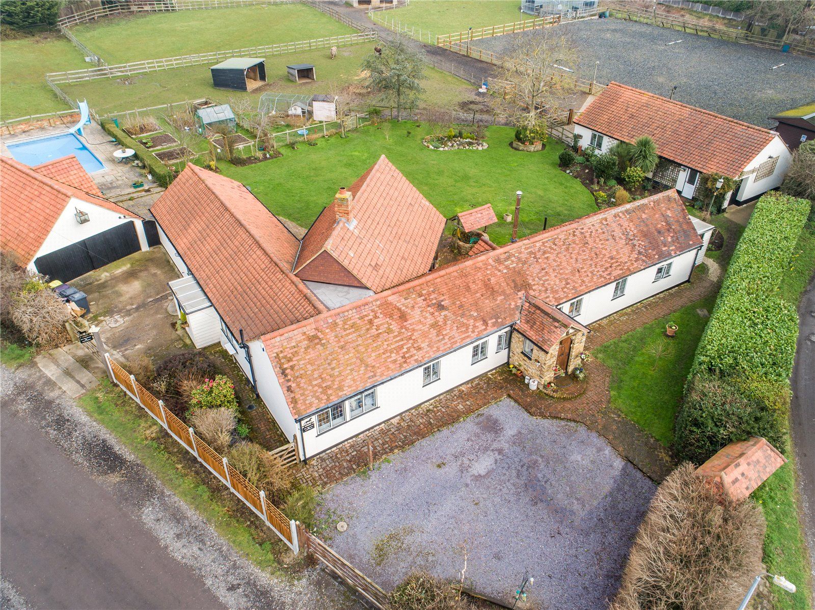 5 bed bungalow for sale in Victor Gardens, Hockley SS5 Zoopla