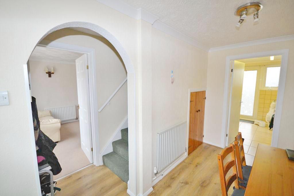 3 bed semidetached house for sale in Middlesex Drive, Bletchley