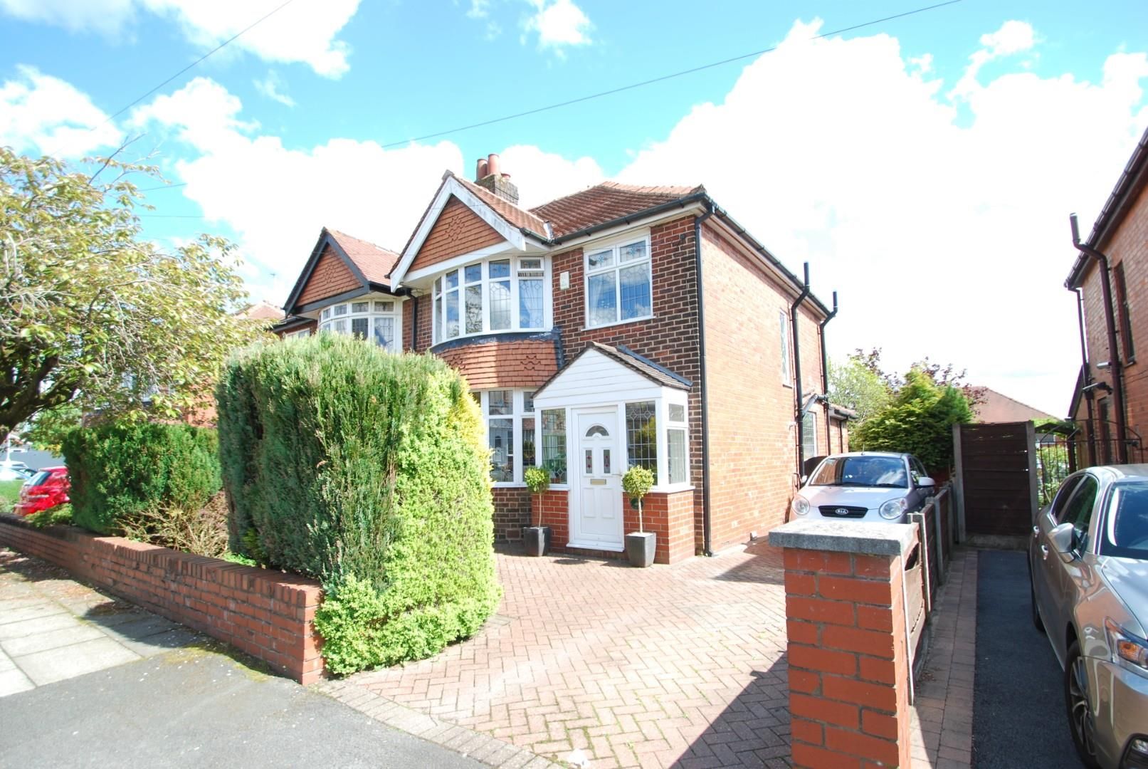 3 bed semidetached house for sale in Standring Avenue, Seddons Farm