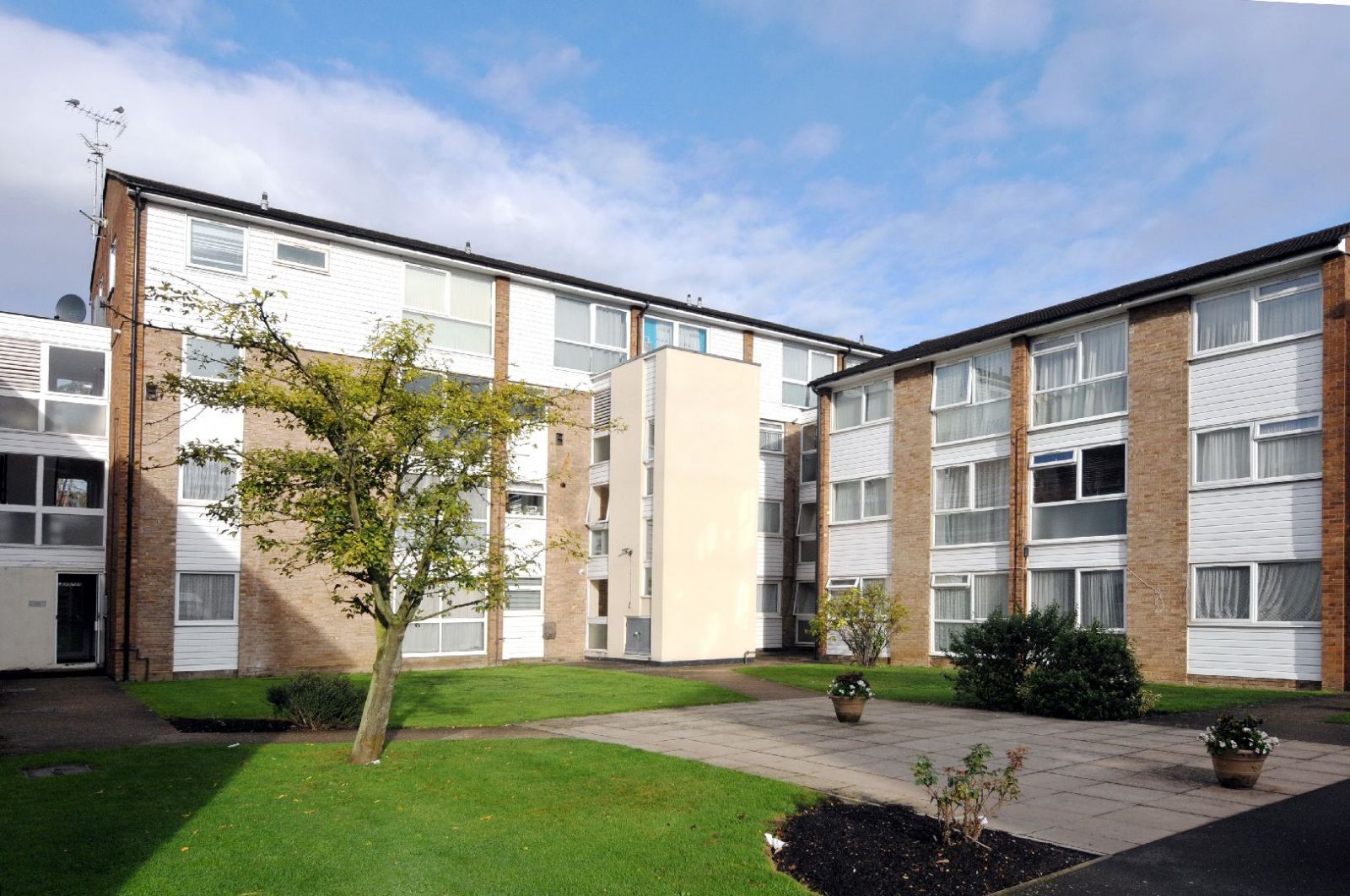 Mintern Close Palmers Grn N13  