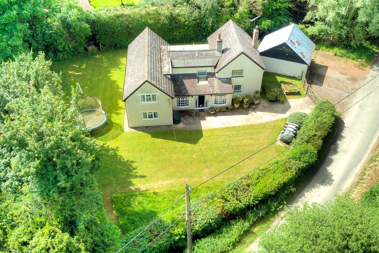 6 bed detached house for sale in Stagden Cross, High Easter CM1 Zoopla