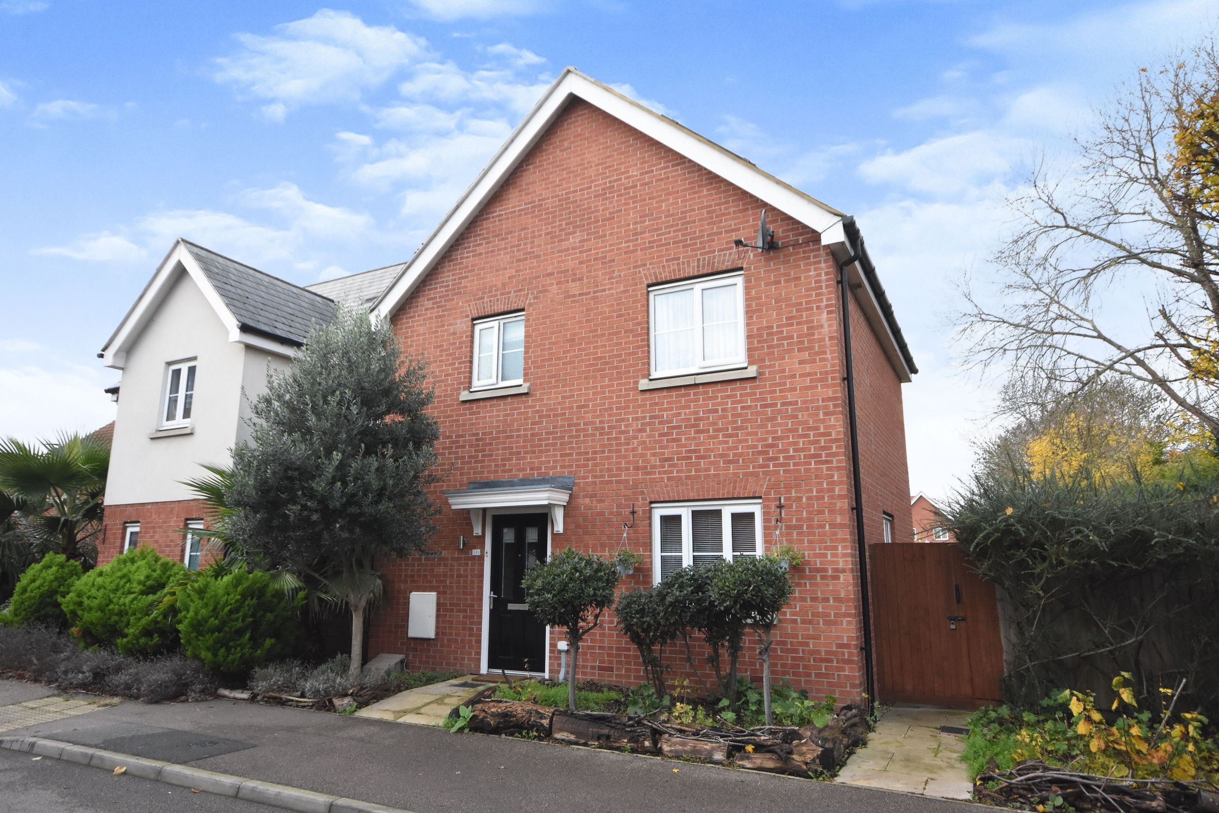 2 bed semidetached house for sale in Montague Street, Basildon, Essex