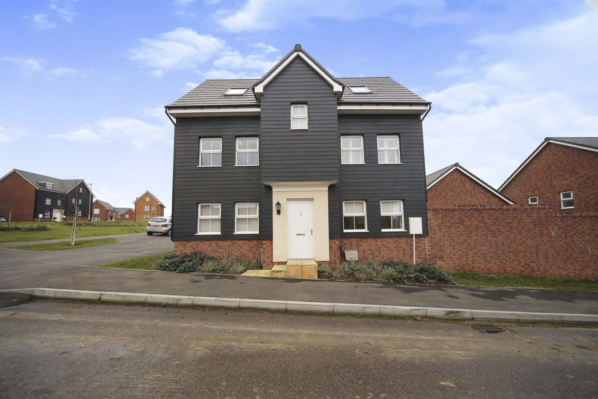 4 bed detached house for sale in Rutherford Crescent, Leighton Buzzard