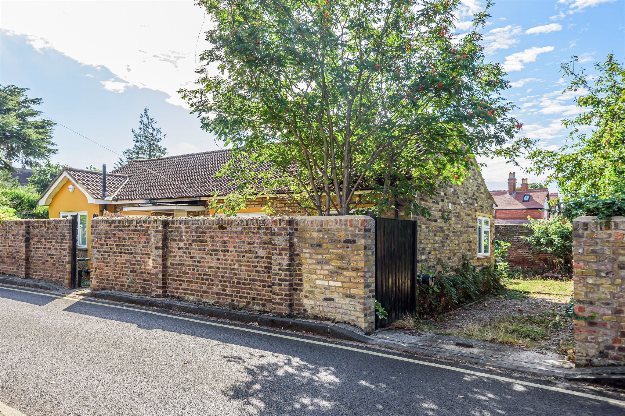 3 bed detached bungalow for sale in Chapel Street, Enfield EN2 Zoopla