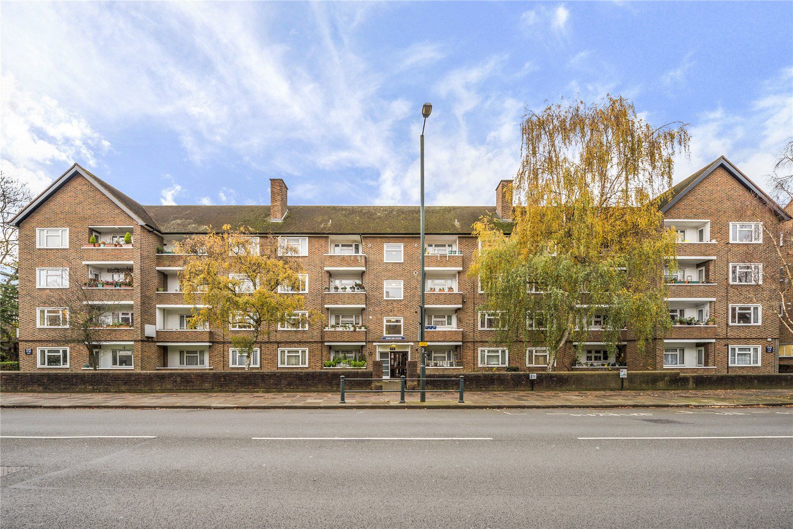 2 bed flat for sale in John Dee House, Mortlake High Street, London