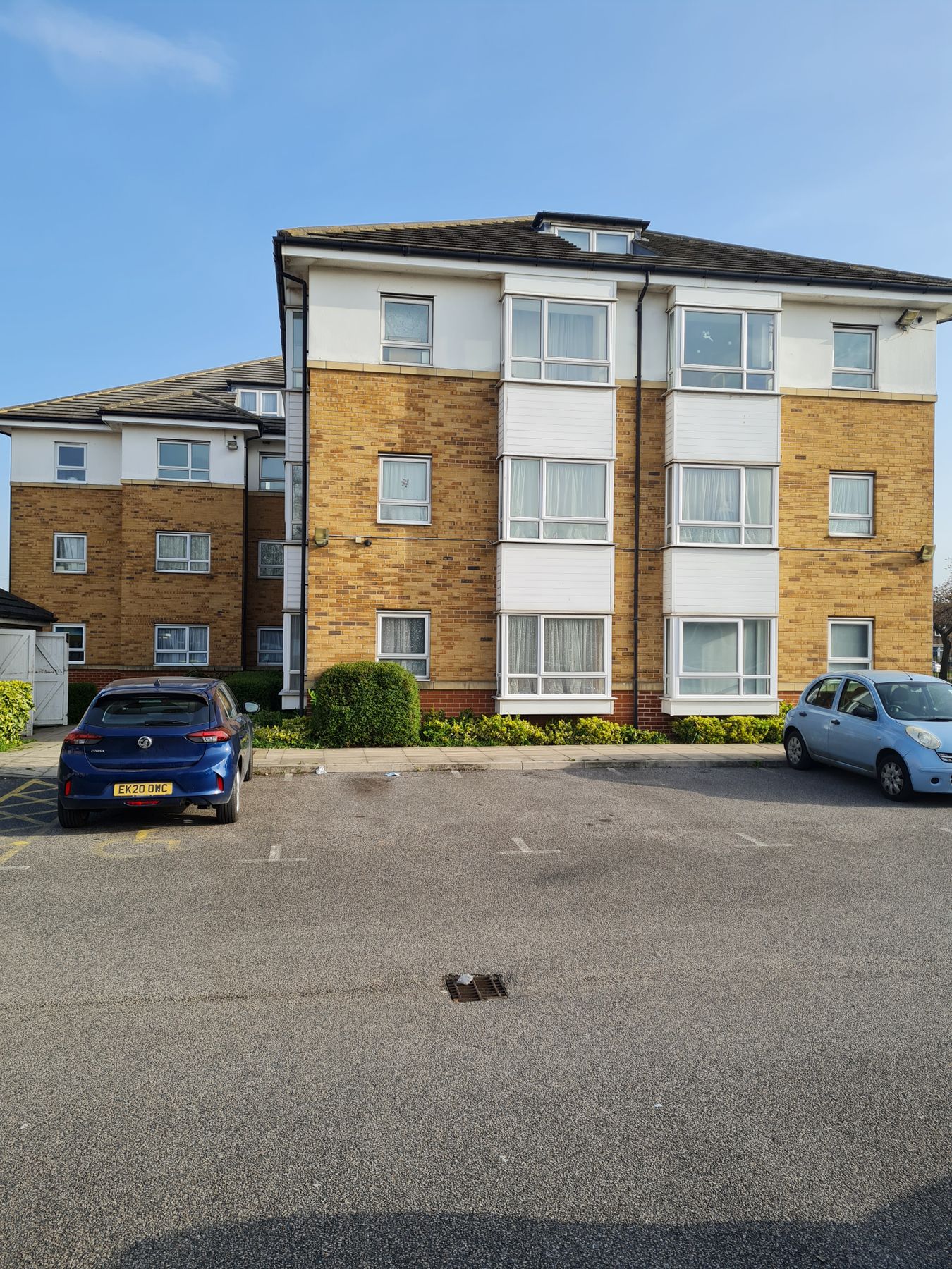 2 bed flat for sale in Goresbrook Road, Dagenham RM9 Zoopla