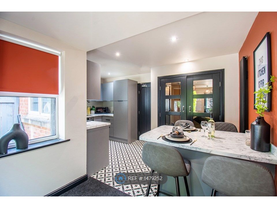 Room to rent in Fielding Way, Leeds LS27 Zoopla