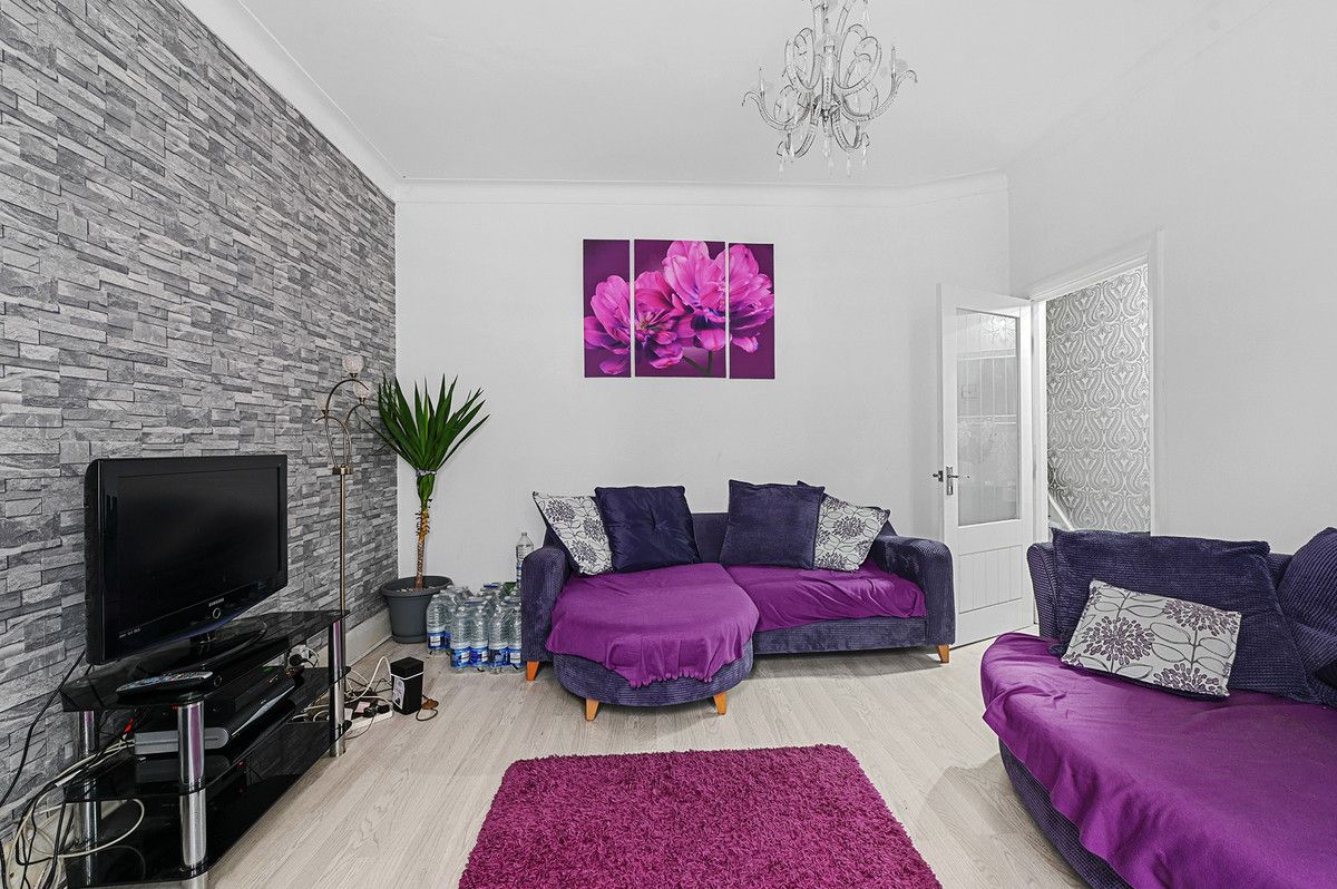 8 bed terraced house for sale in Hampton Road, Ilford IG1 Zoopla