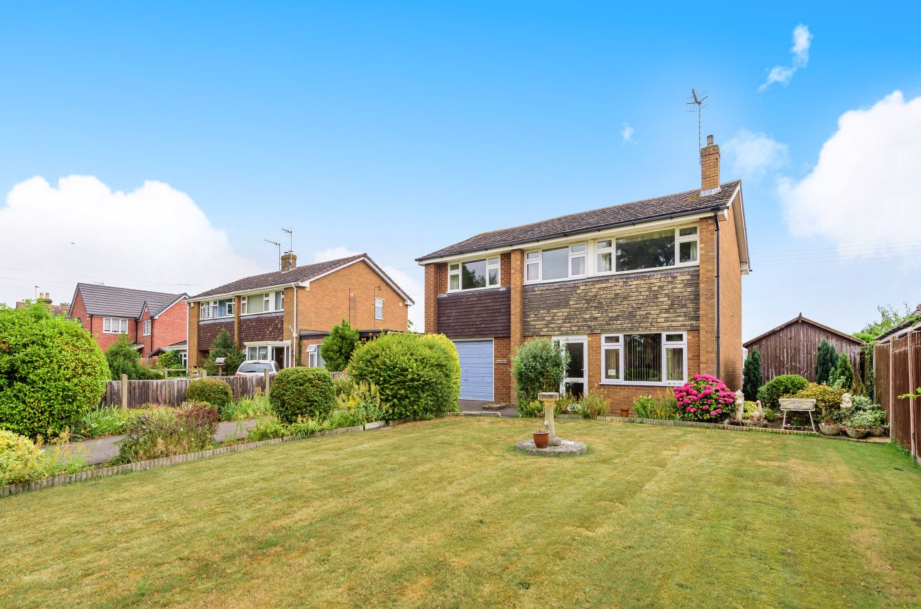 4 bed detached house for sale in Main Street, Pinvin, Pershore WR10