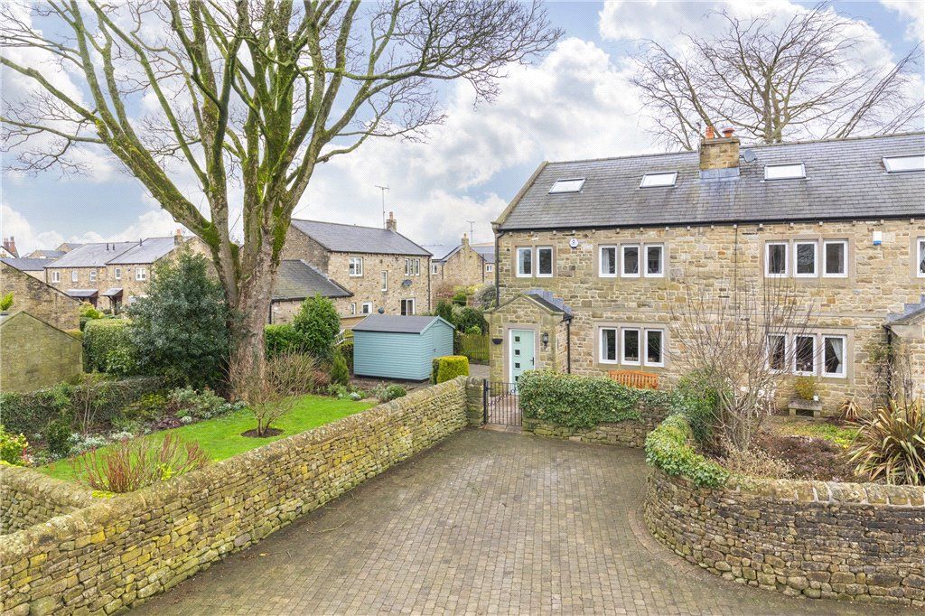 5 bed semidetached house for sale in Haw Grove Court, Hellifield