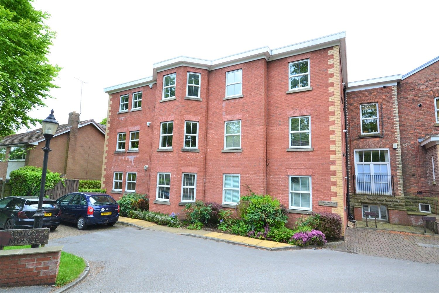 2 bed flat for sale in Prestbury Road, Macclesfield SK10 Zoopla