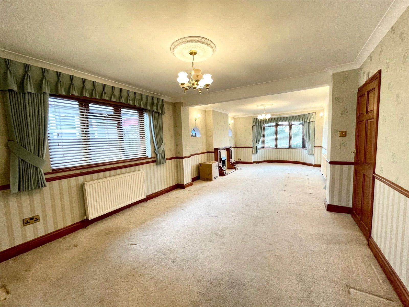 2 bed bungalow for sale in Blenheim Chase, LeighOnSea, Essex SS9 Zoopla