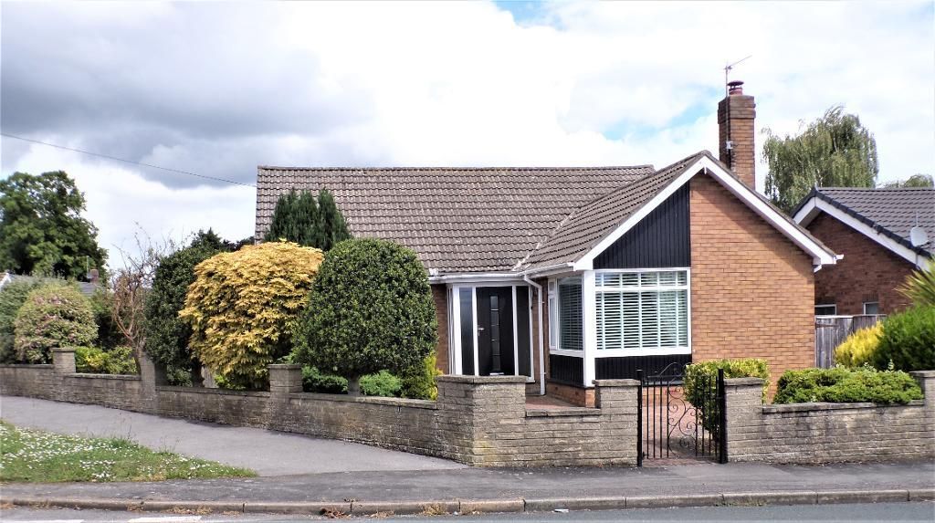 4 bed detached bungalow for sale in White Walk, Kirkella, Hull HU10