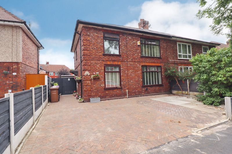 3 bed semidetached house for sale in Ash Grove, Worsley, Manchester