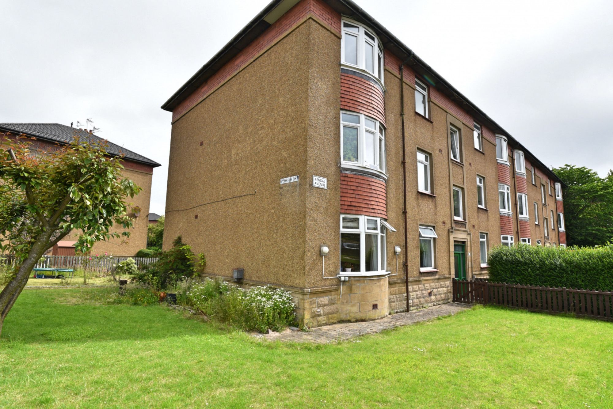 2 bed flat for sale in Kendal Avenue, Kelvindale G12 Zoopla