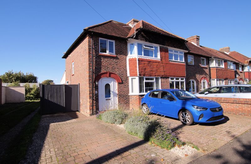 3 bed end terrace house for sale in Myrtle Avenue, Portchester, Fareham