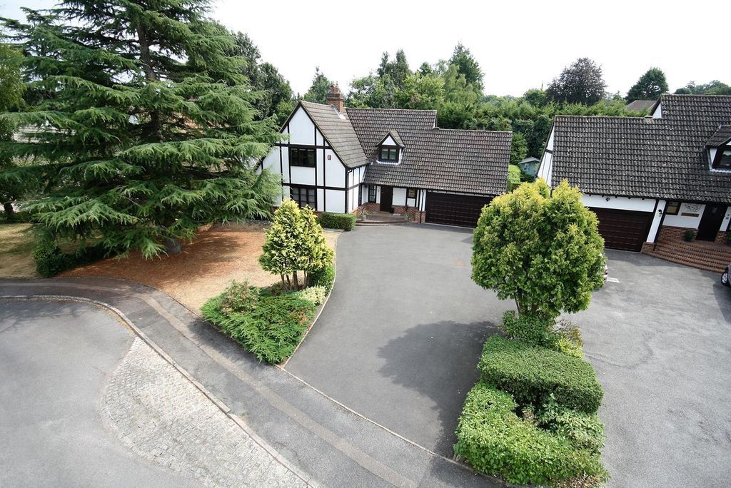 4 bed detached house for sale in Sycamore Close, Fetcham, Leatherhead KT22 Zoopla