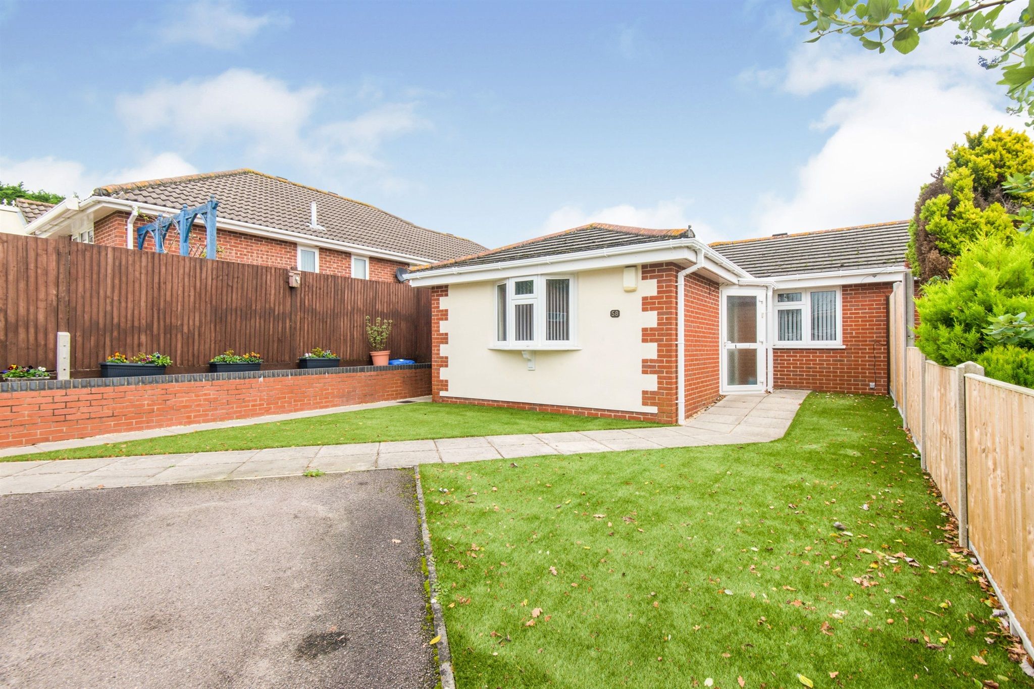 2 bed semidetached bungalow for sale in Kinsbourne Way, Southampton
