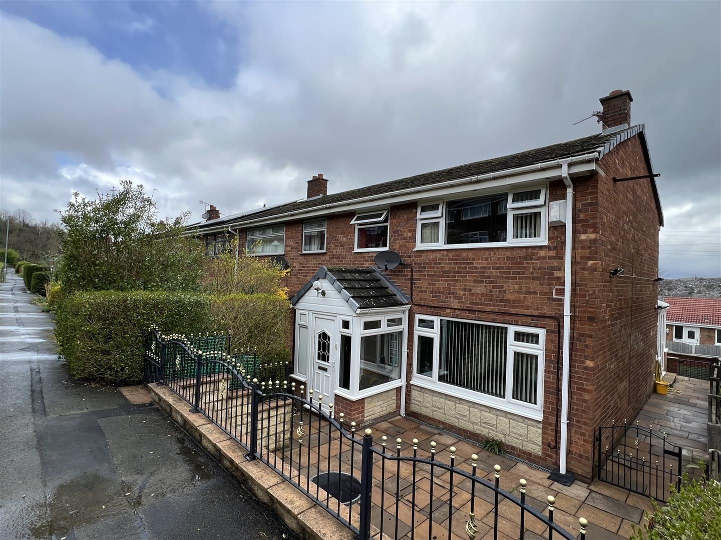 3 bed semidetached house for sale in Elm Tree Close, Stalybridge SK15 Zoopla