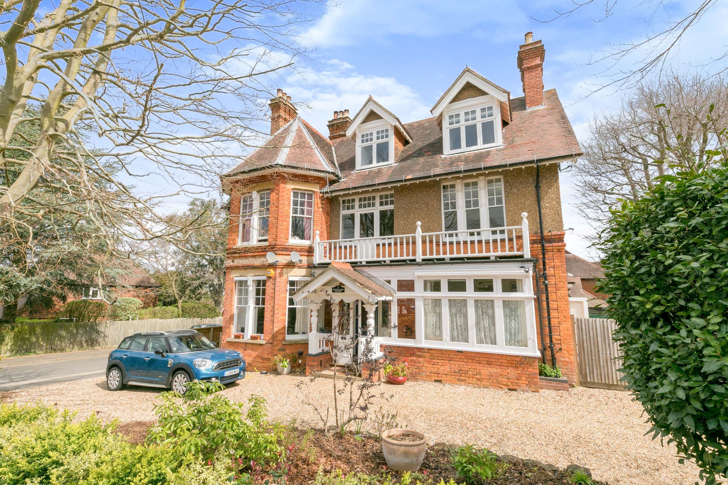 1 bed flat for sale in Grove End House, 12 Pit Farm Road, Guildford