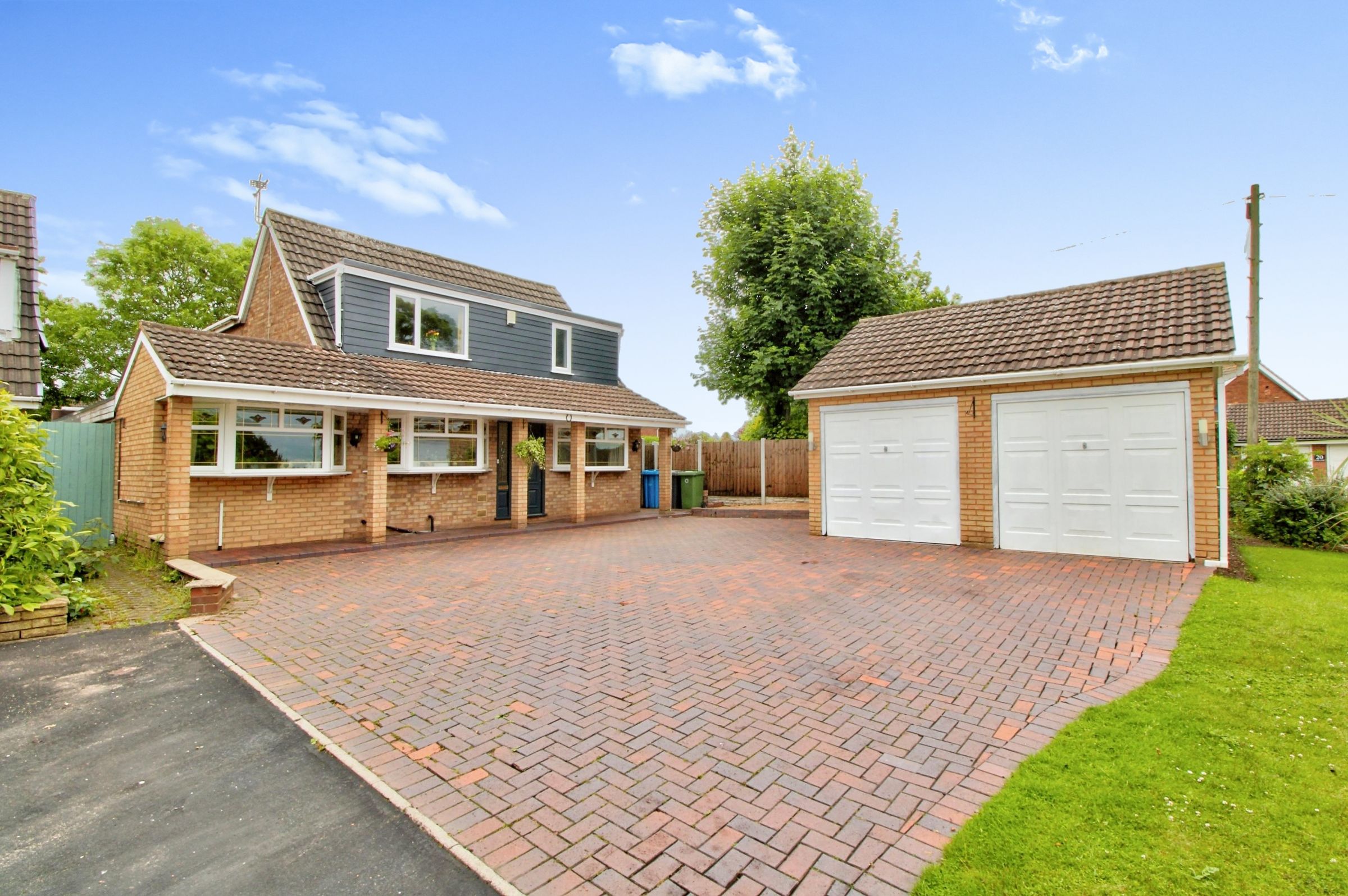 5 bed detached house for sale in Vernons Place, Shareshill
