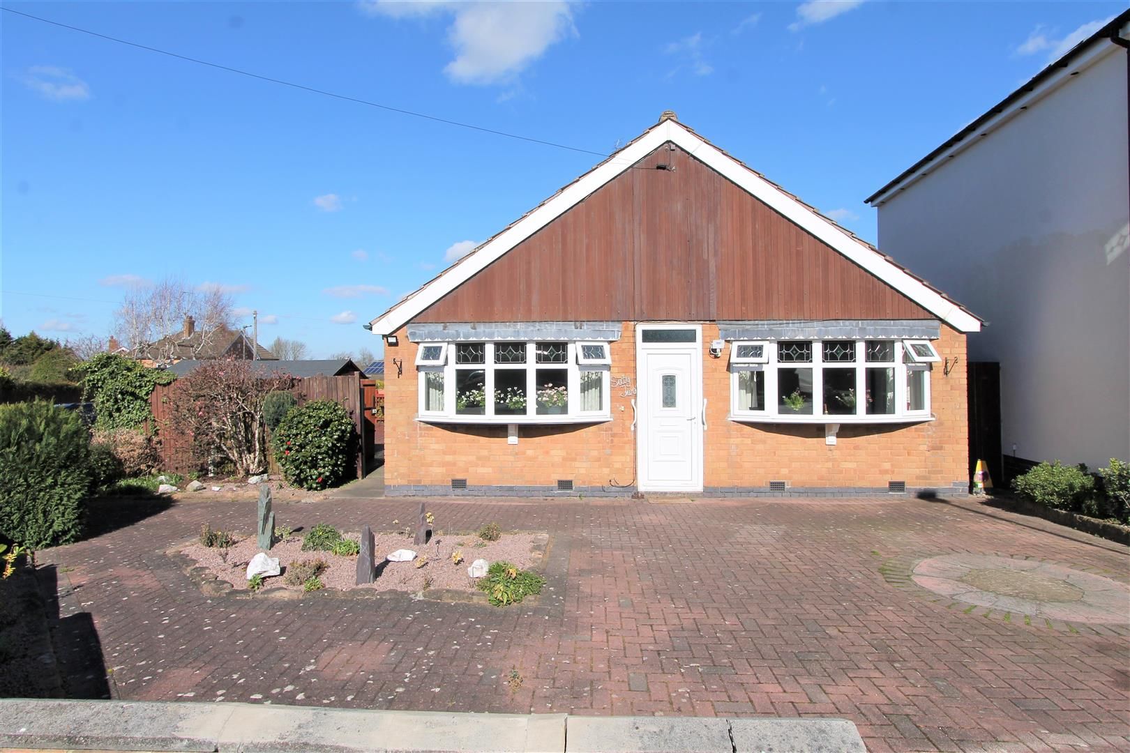 2 bed detached bungalow for sale in Hylion Road, West Knighton