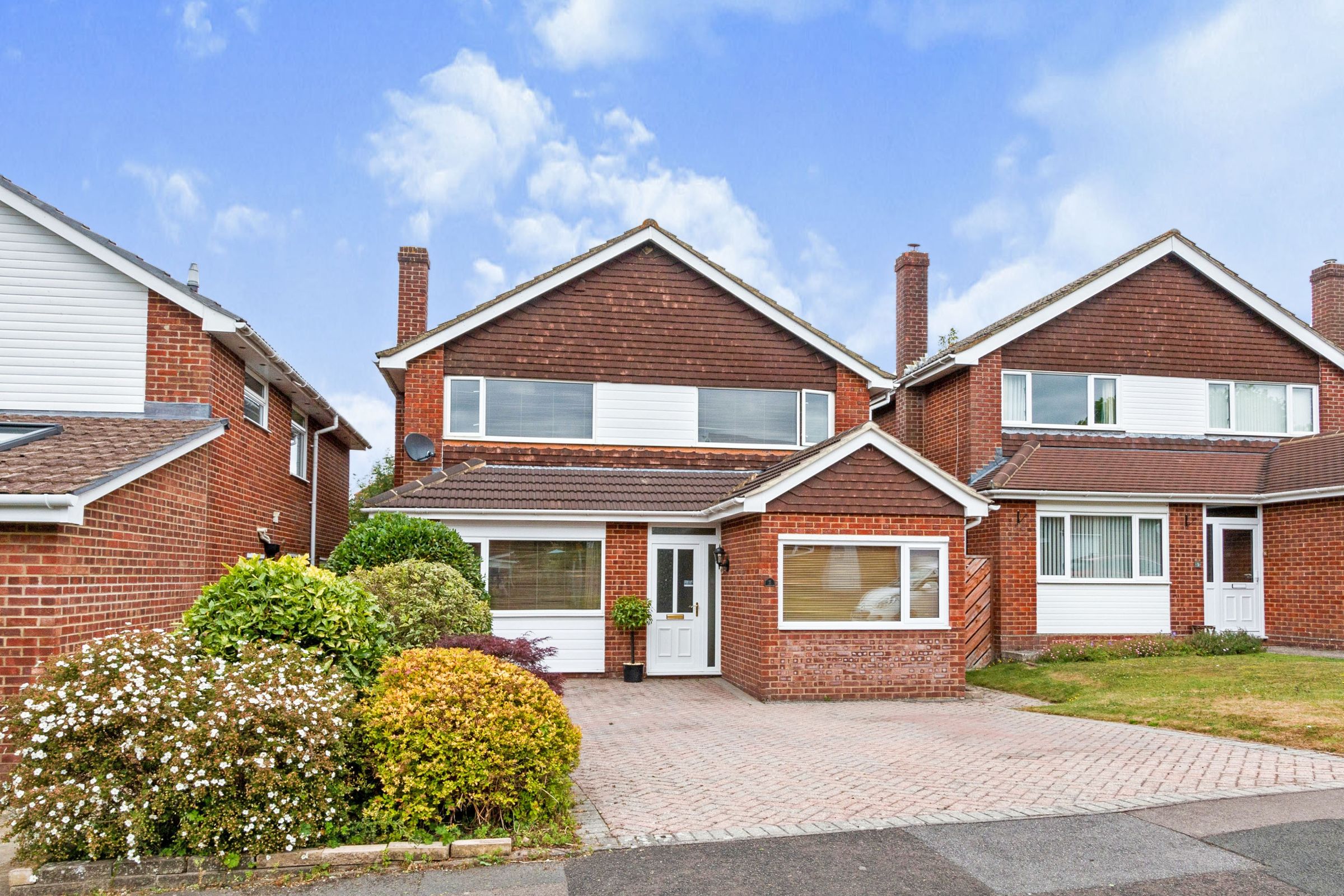3 bed detached house for sale in Waverley Avenue, Basingstoke RG21 Zoopla