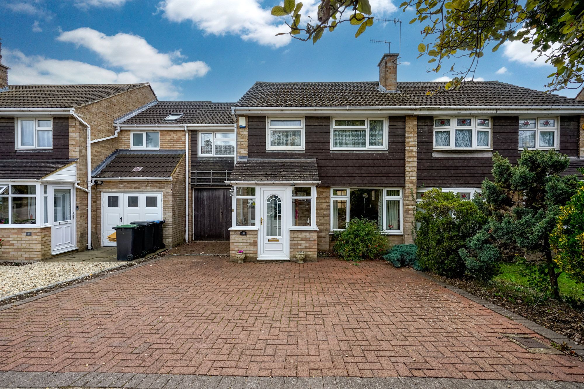 4 bed semidetached house for sale in Bridgewater Road, Berkhamsted HP4