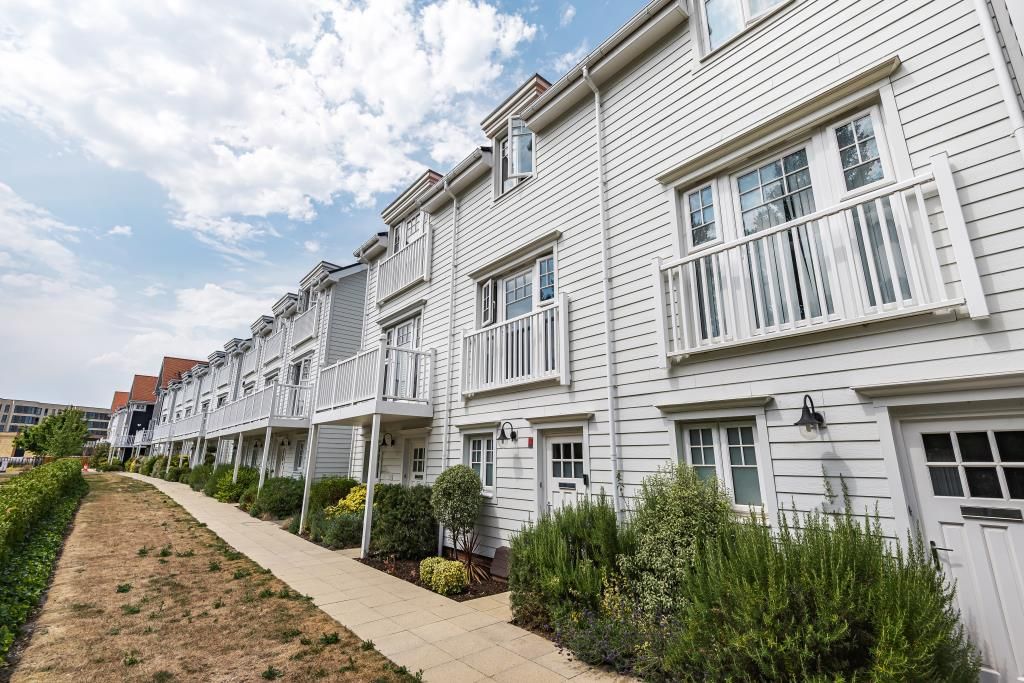 4 bed town house for sale in Green Park Village RG2, Zoopla