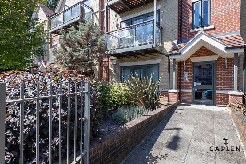 2 bed flat for sale in Buckhurst Way, Buckhurst Hill IG9 Zoopla