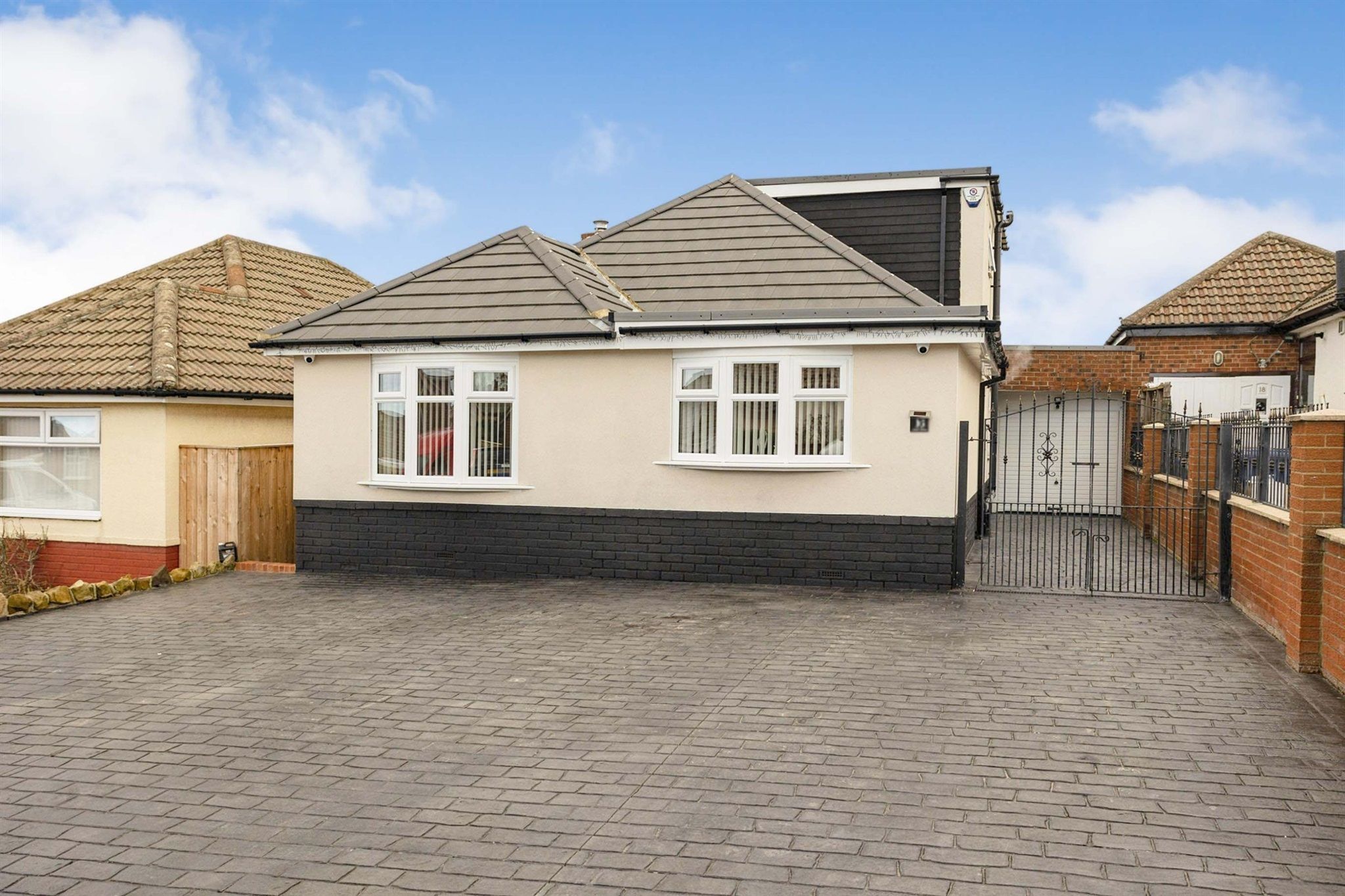 4 bed detached bungalow for sale in Meadowbank Road, Ormesby