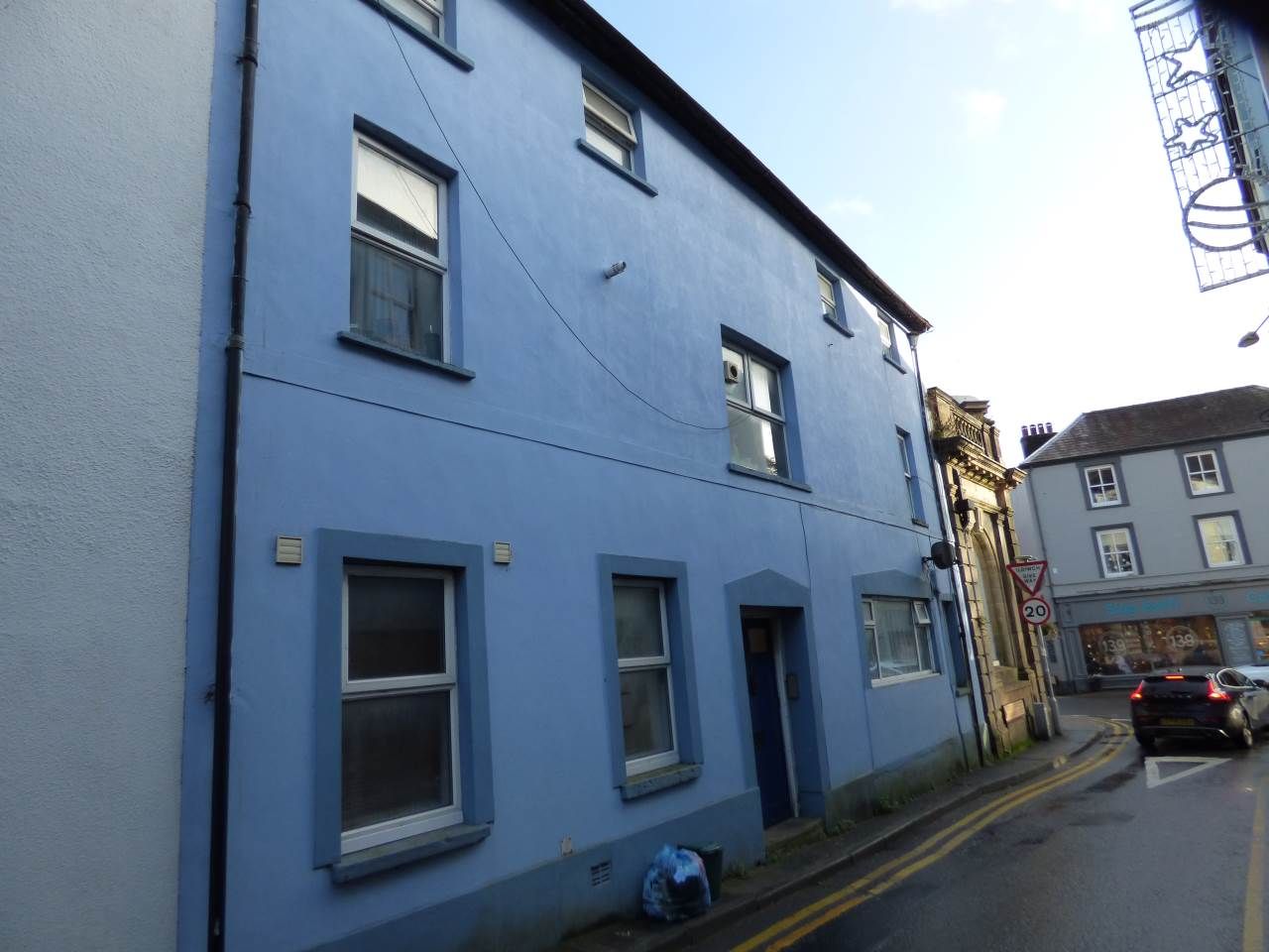 2 bed flat to rent in Carmarthen Street, Llandeilo, Carmarthenshire