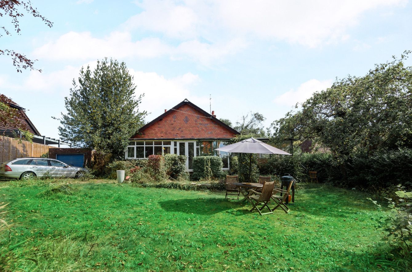2 bed bungalow for sale in Churt, Farnham GU10 Zoopla