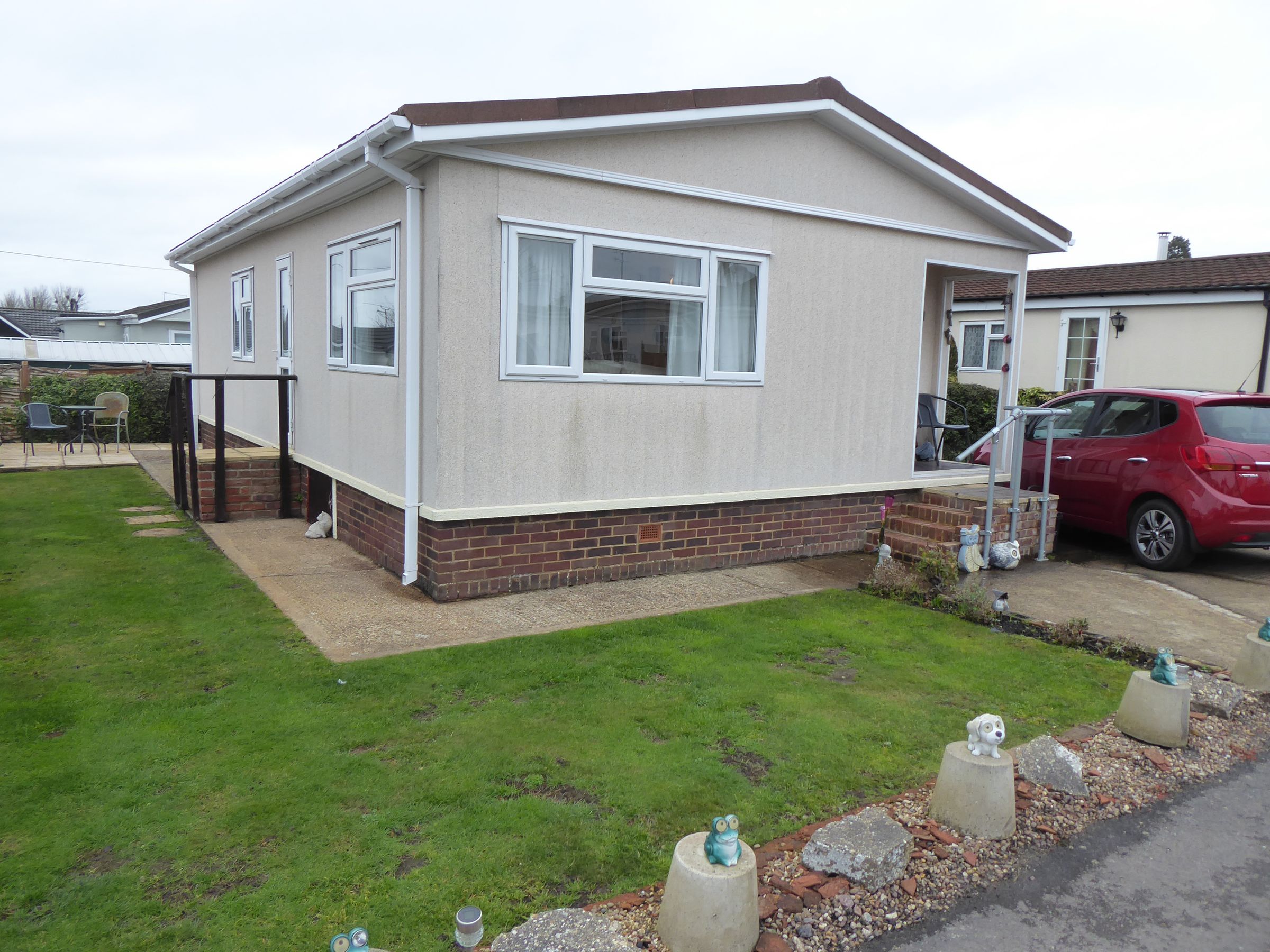 2 bed mobile/park home for sale in Cranbourne Hall, Winkfield, Windsor