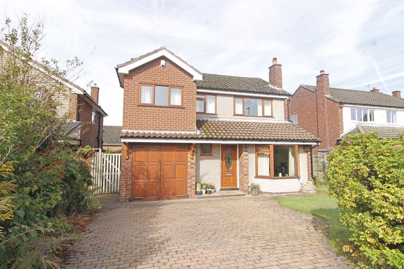 4 bed detached house for sale in Yew Tree Lane, Poynton, Stockport SK12