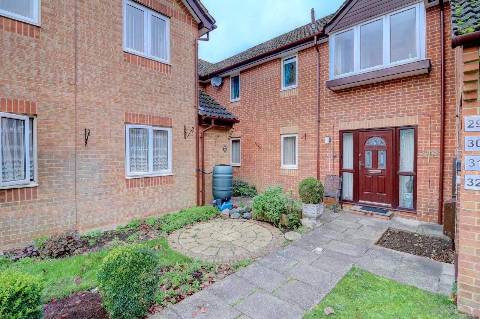 2 bed flat for sale in Rosewood Gardens, High HP12 Zoopla